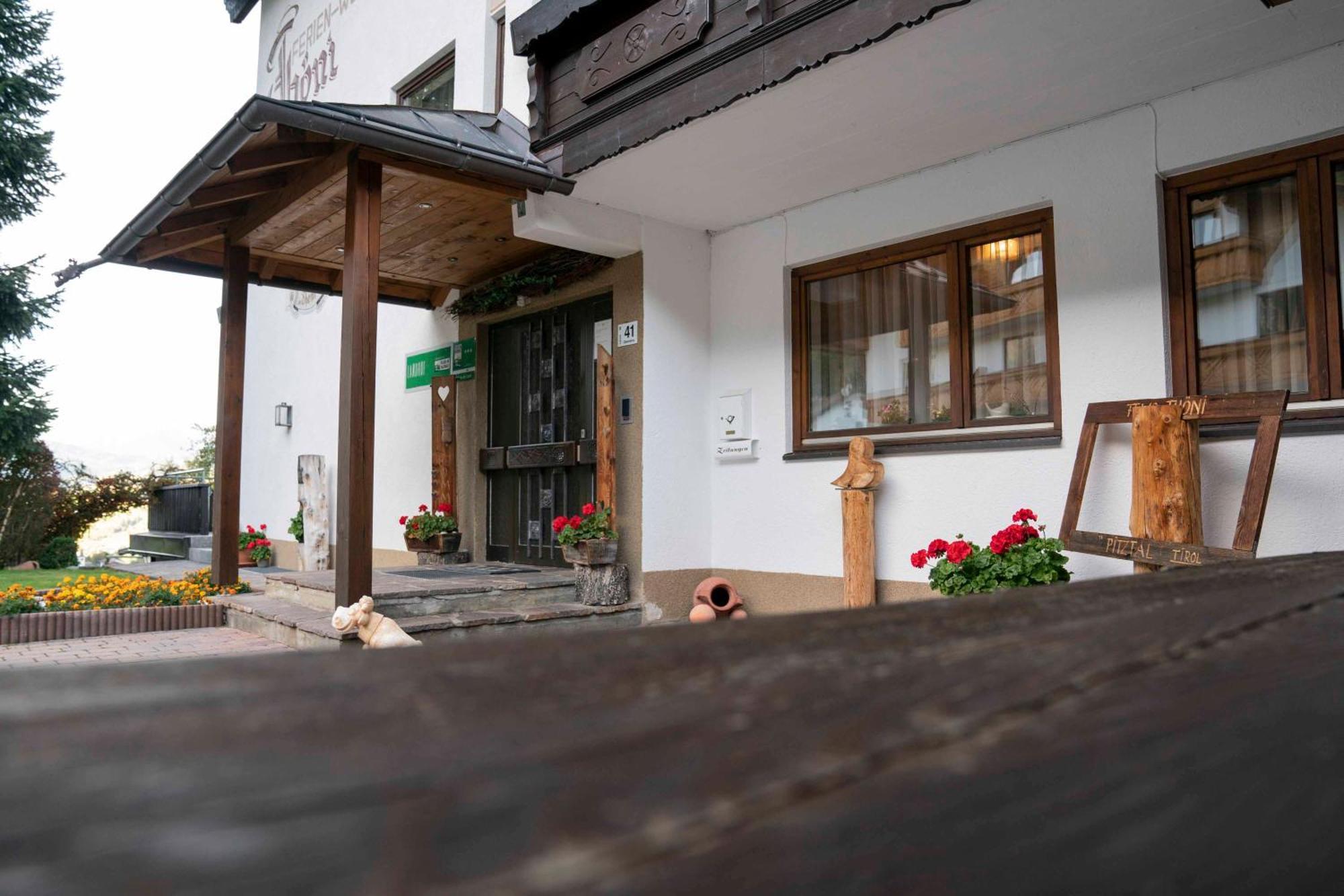 Ferienwohnungen Monja Und Dietmar Thoeni Arzl im Pitztal Esterno foto