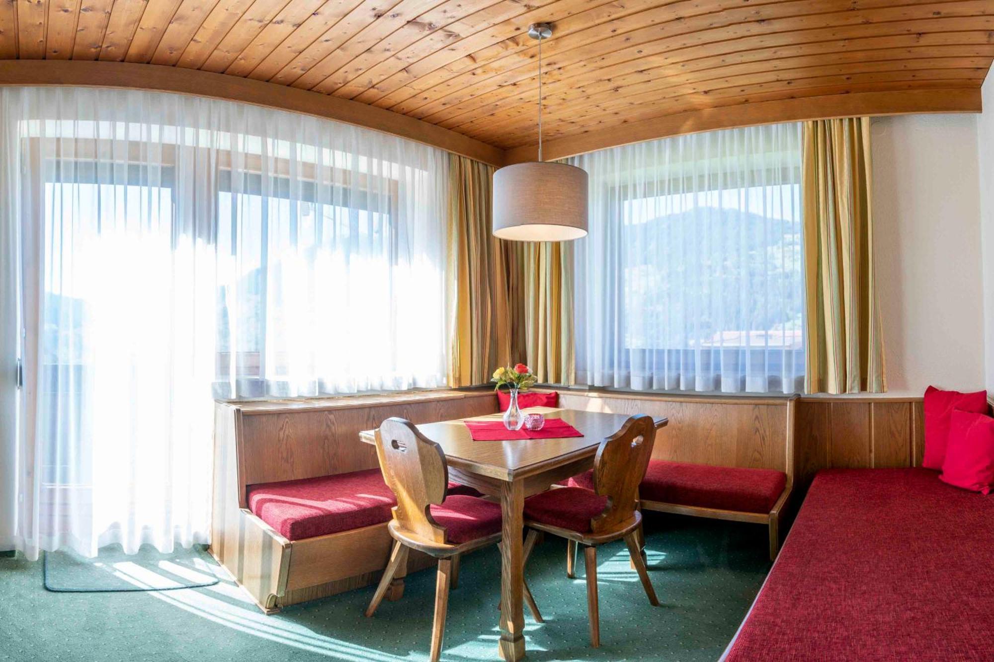 Ferienwohnungen Monja Und Dietmar Thoeni Arzl im Pitztal Esterno foto